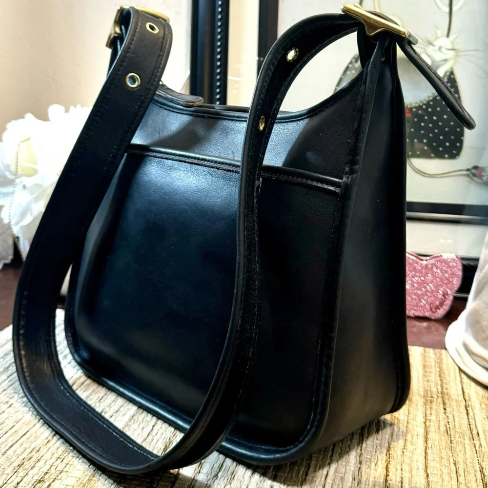 ❤️SOLD❤️Vintage Coach Navy Legacy Zip 9966 - Picture 1 of 11